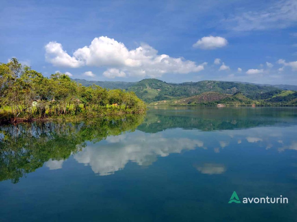 foto gambar Danau Asam Suoh - avonturin.id - Yopie Pangkey - 1