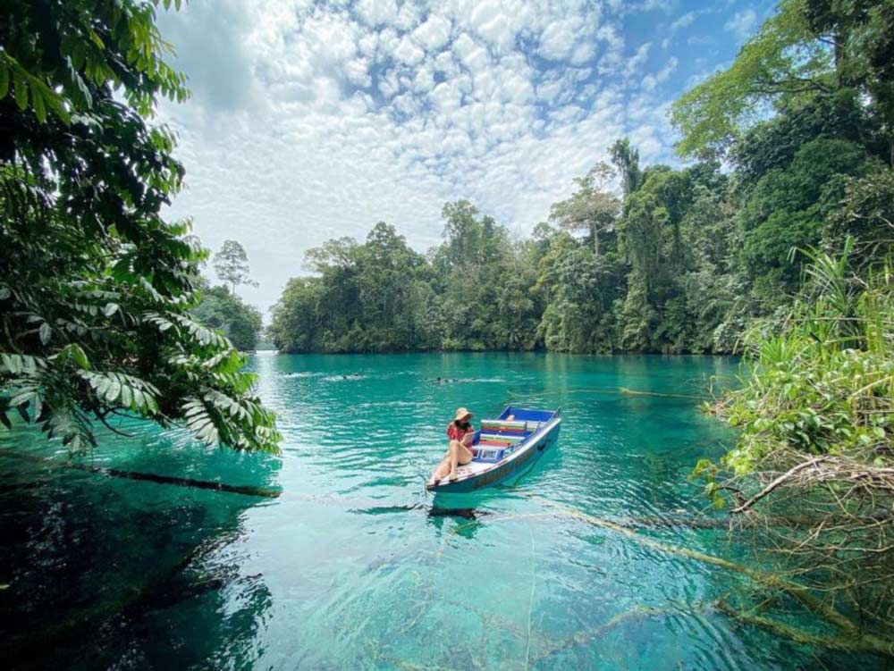 Foto Danau Dua Rasa Danau LabuanCermin Biduk Biduk - Kabupaten Berau Kalimantan Timur - @nesoong