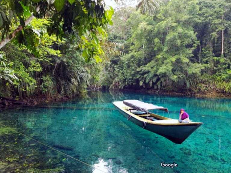 Danau Labuan Cermin Danau Dua Rasa Yang Cantik Di Berau