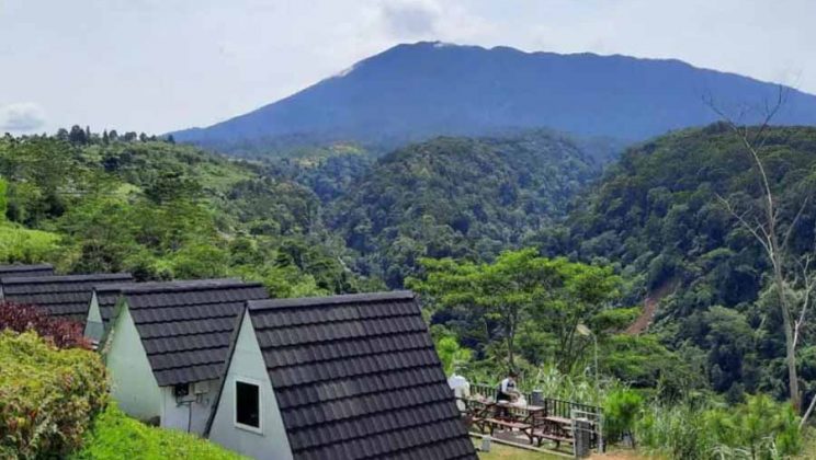 Piknik Seru di Lingkung Gunung Adventure Camp