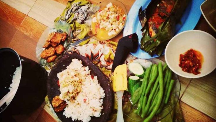 Meput Lesung, Tradisi Makan yang Unik di Lampung