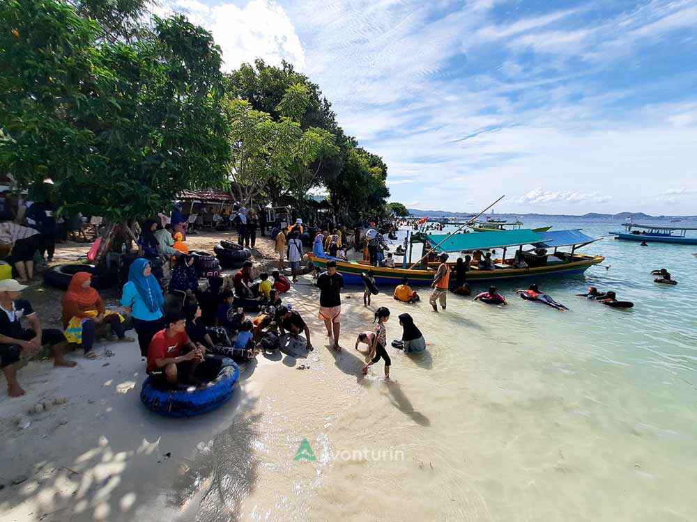 Pantai Mutun saat Lebaran - tempatwisata di pesawaran lampung - avonturin.id - yopie pankey.jpg
