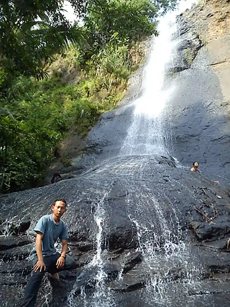Foto Gambar Air Terjun Curug Silancur Wadasmalang Karangsambung Kebumen - Fatkhur Rohman