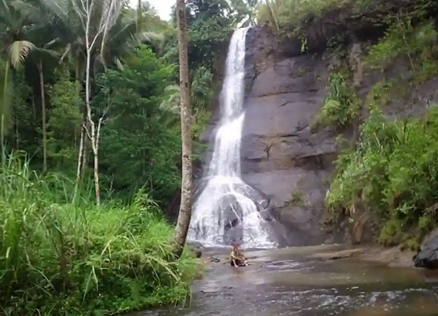Foto Gambar Air Terjun Curug Silancur Wadasmalang Karangsambung Kebumen - Kasiran Siran