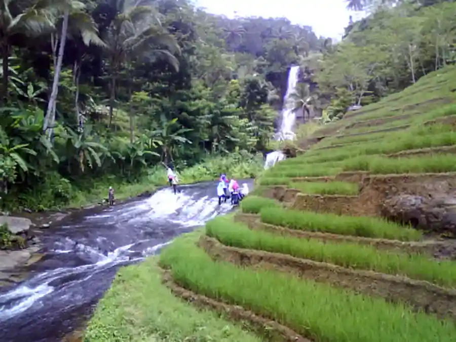 Foto Gambar Air Terjun Curug Silancur Wadasmalang Karangsambung Kebumen - Riskiyanto Bahrul Ulum