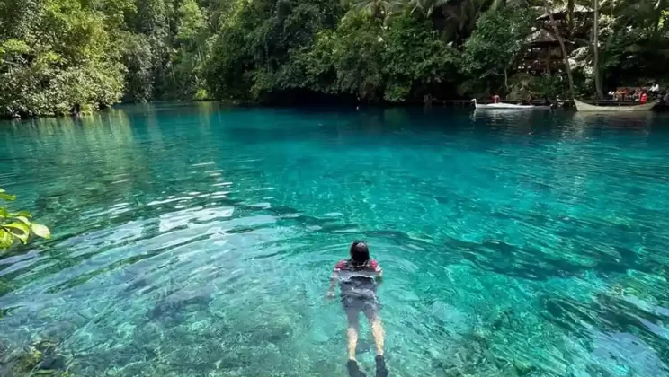 Danau Paisu Pok di Banggai Kepulauan, Sulawesi Tengah